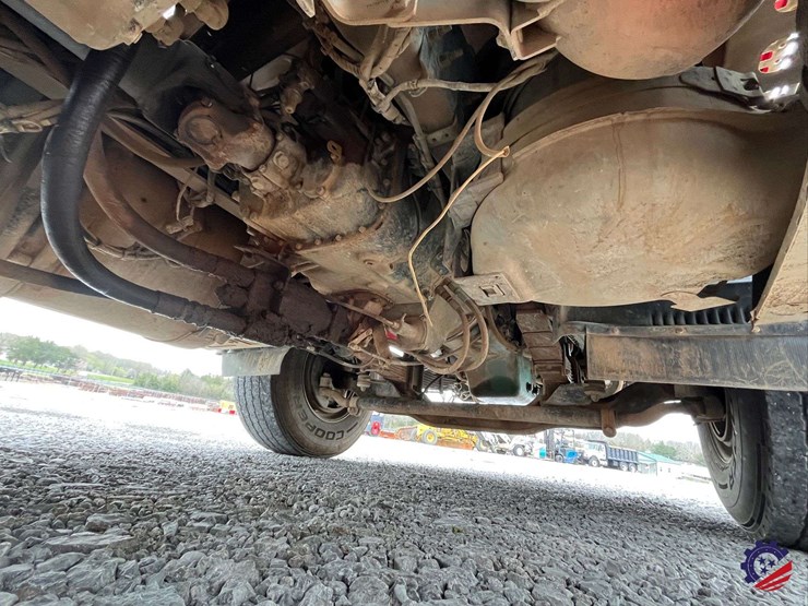 2011-volvo-truck-vhd-tri-axle-dump-truck-image-49