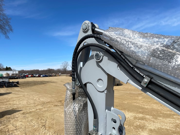 #902-•-new-land-hero-rt15r-mini-excavator-image-34