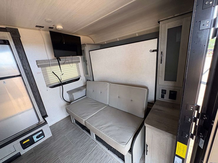 2022-forest-river-ibex-travel-trailer-w/-solar-power-system-image-19