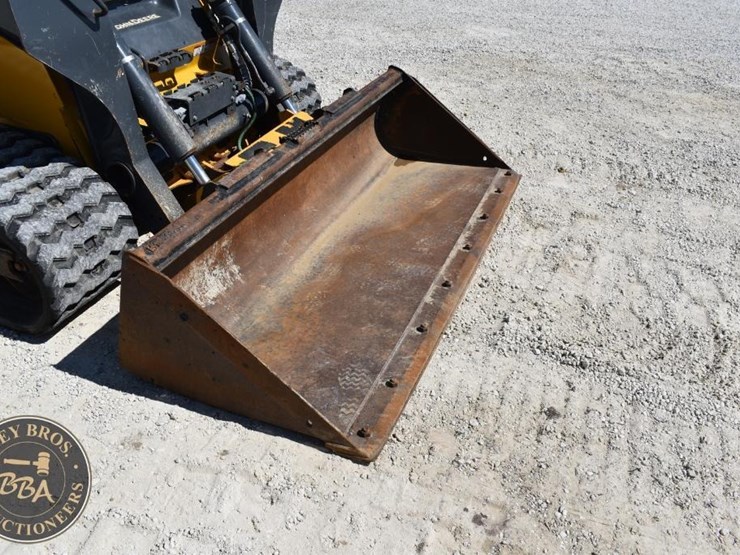 2020-deere-333g-image-16