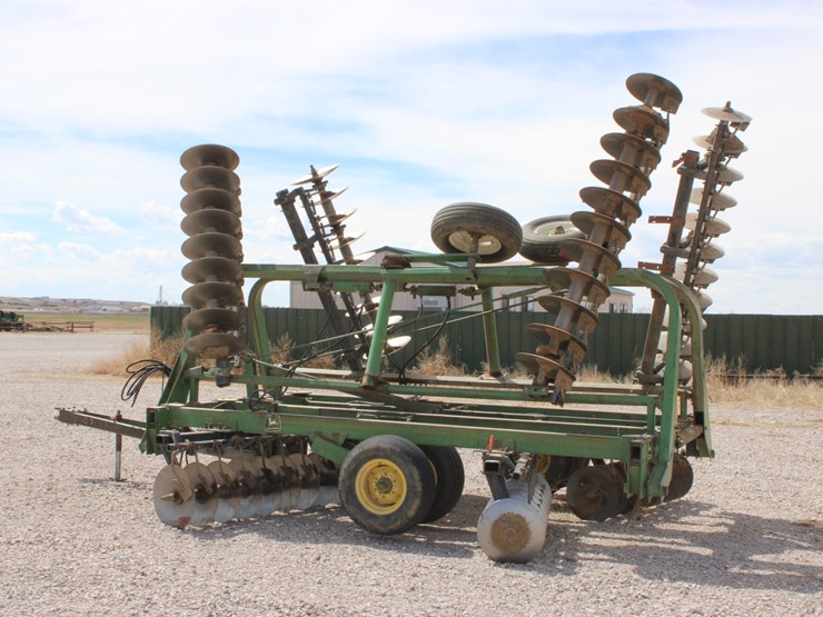 john-deere-235-image-7