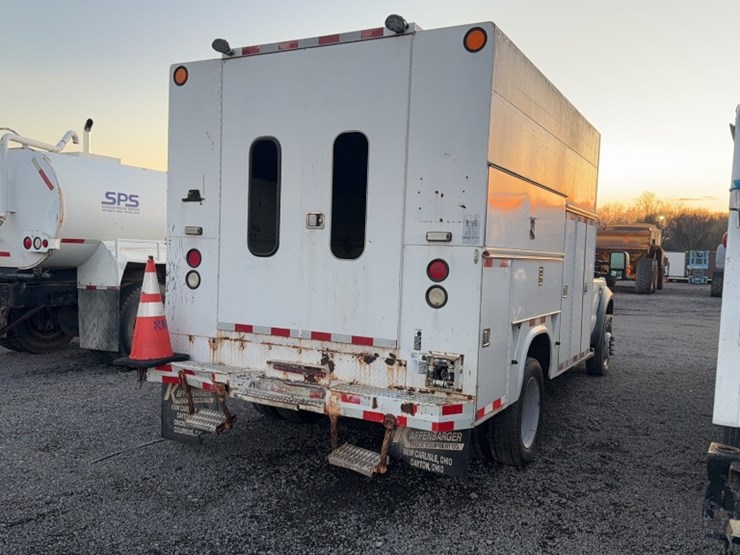 2010-ford-f550-image-10