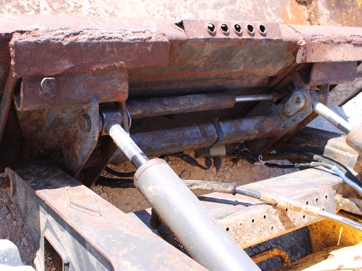 new-holland-ls190-image-13