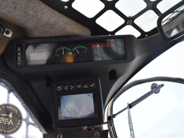 2021-deere-333g-image-40