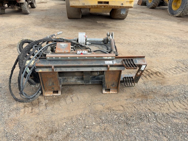 2011-caterpillar-pc210-cold-planer-image-3