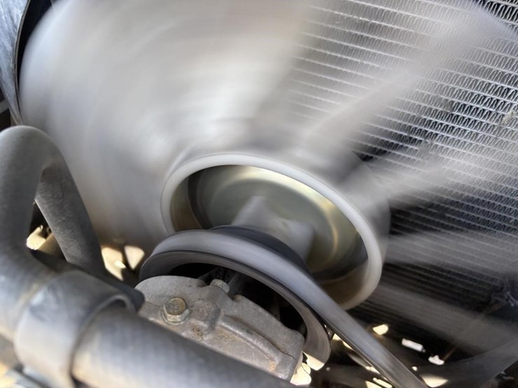 2011-nissan-mcp1f2a25lv-image-32