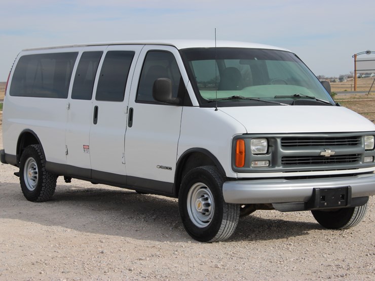 2001-chevrolet-express-3500-image-4