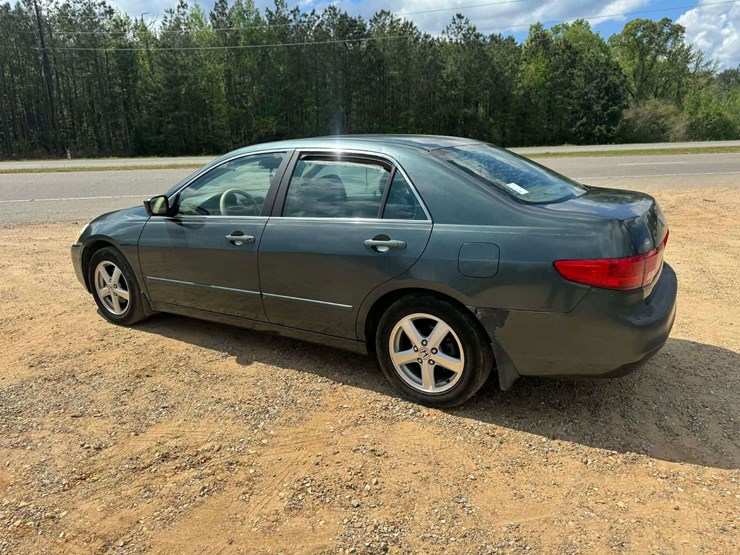 2005-honda-accord-4-door-sedan-(347,973-miles)-image-3