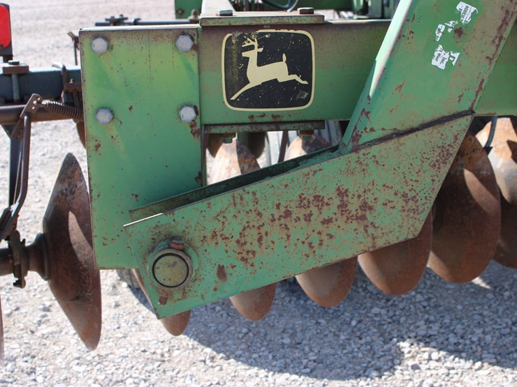 john-deere-235-image-22