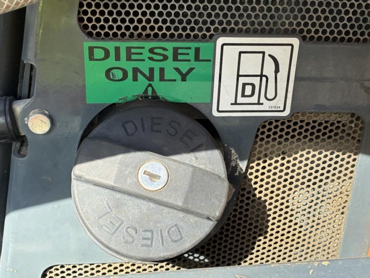 2011-mustang-2700v-image-11