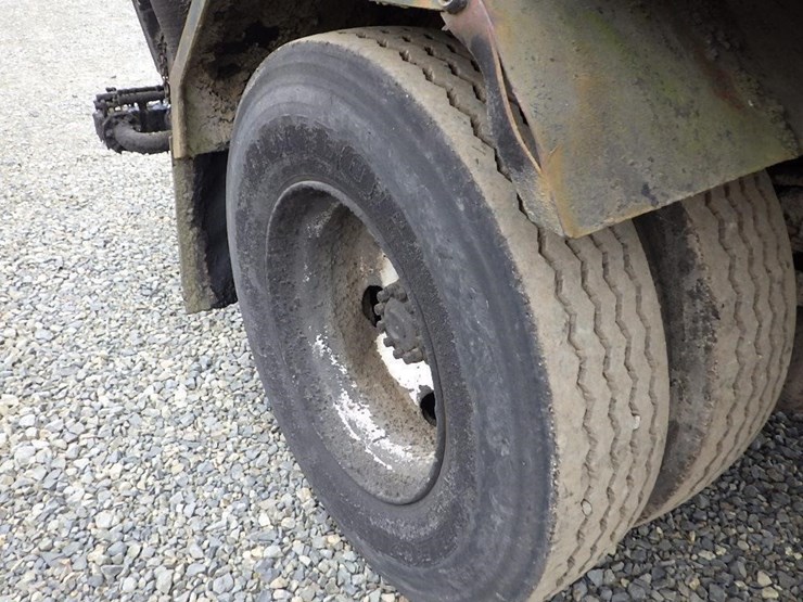 1995-ford-f800-image-27