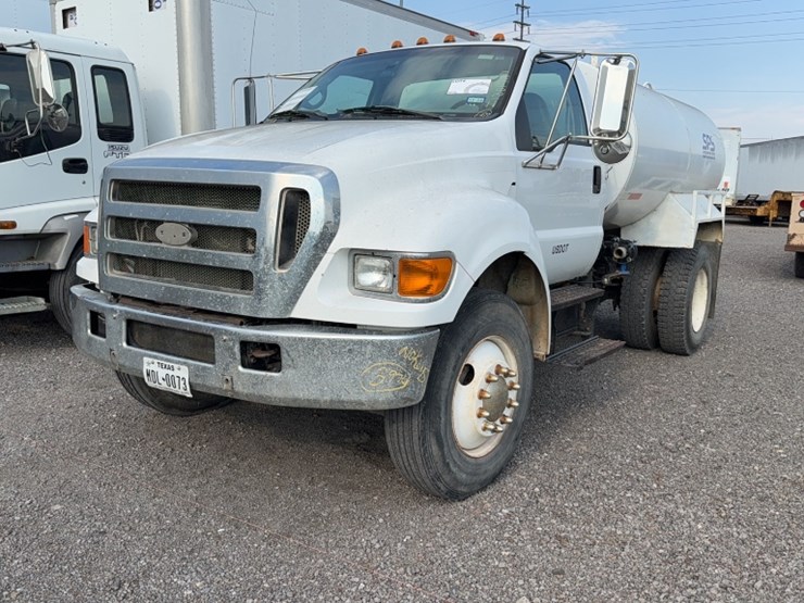 ford-f750-image-1