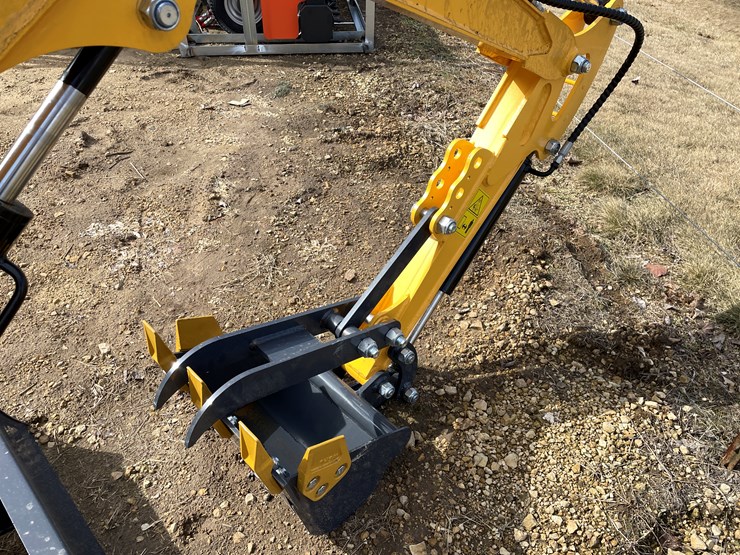 #900-•-landhonor-mini-excavator-image-17