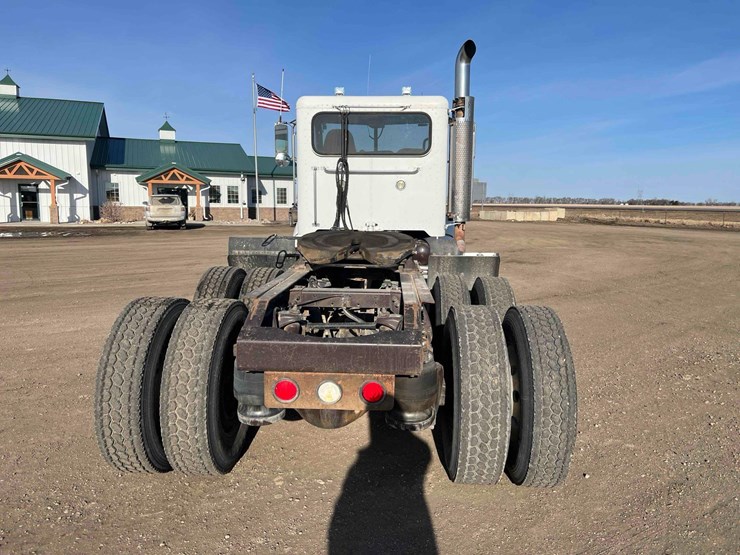 2008-peterbilt-384-image-6