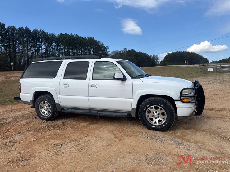 chevrolet-suburban-image-2