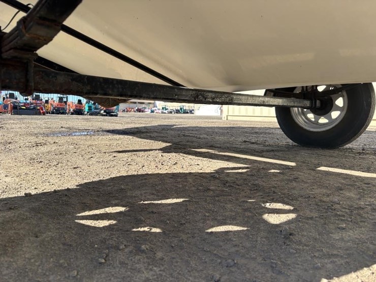 1995-unknown-trailer-image-41