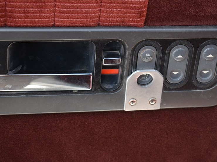 1993-chevrolet-silverado-3500-image-28