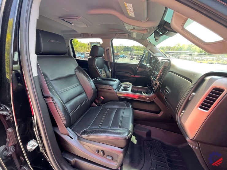 2015-gmc-3500-image-58