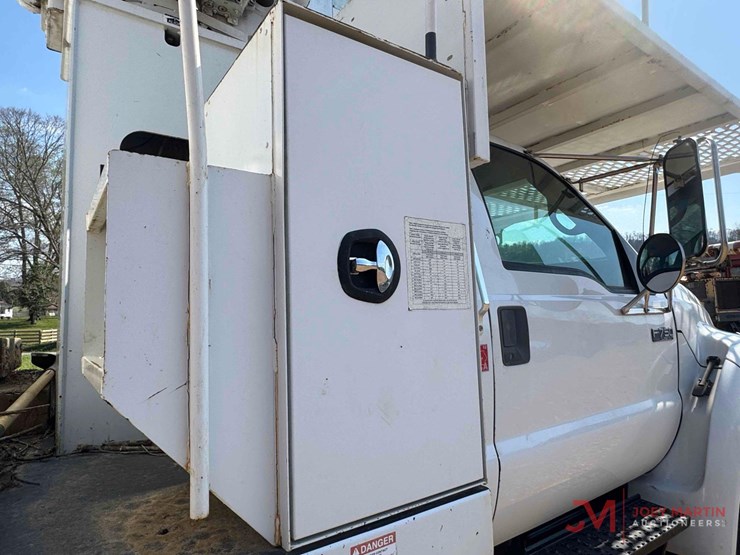 2009-ford-f750-xl-image-15