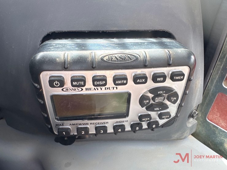 2017-kubota-svl95-2s-image-18