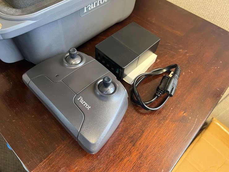 parrot-anafi-usa-foldable-drone-with-4k/thermal-camera-image-15