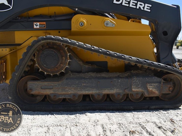 2020-deere-333g-image-34