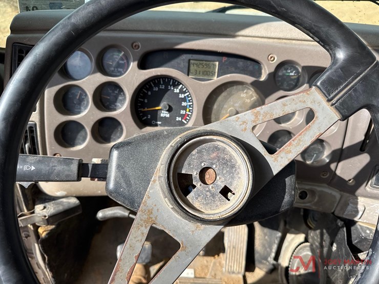 2001-mack-ch613-image-38