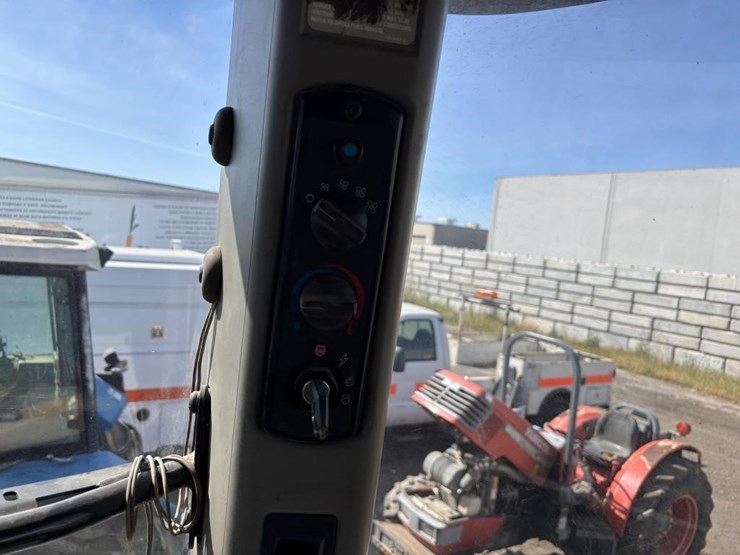 2003-challenger-mt855-image-10