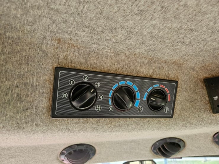 massey-ferguson-6480-image-37