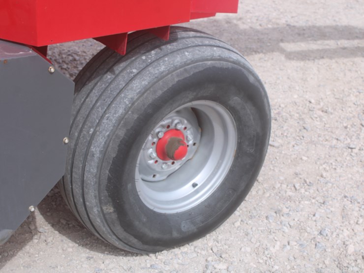 2015-massey-ferguson-1840-image-13