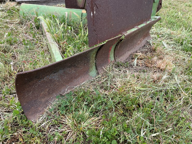 #4090-•-3-point-v-trencher-image-4