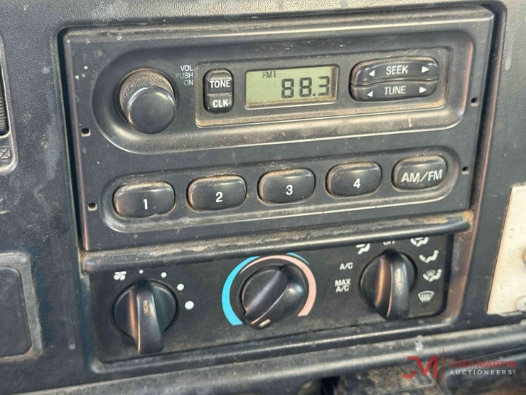 2003-ford-f750-xl-image-22