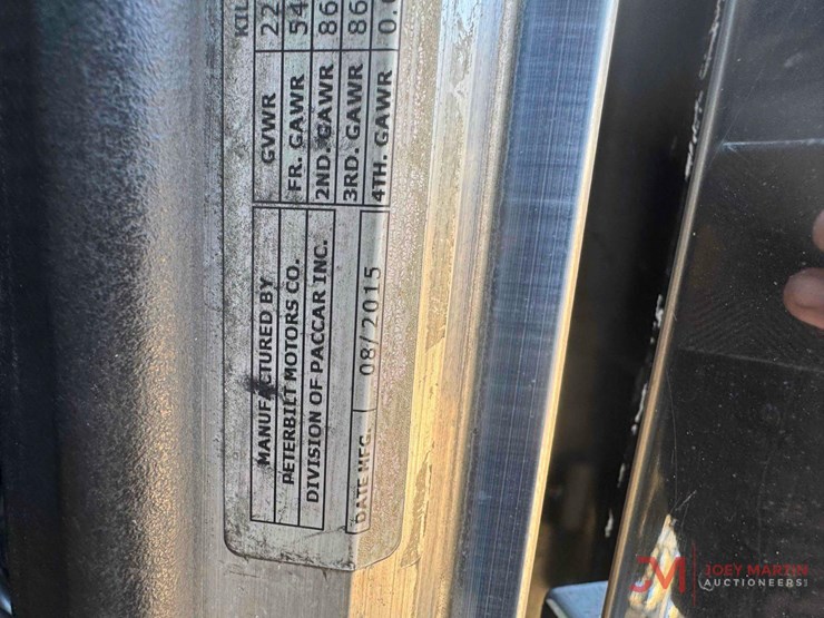 2015-peterbilt-389-image-23