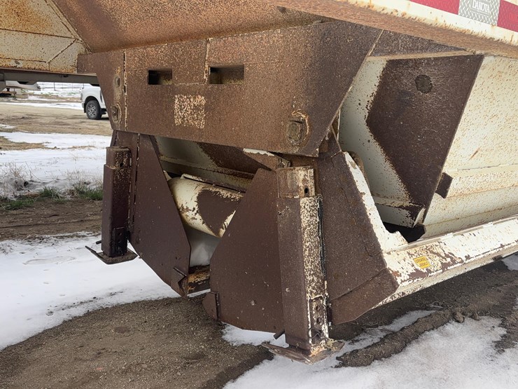 2011-dakota-gravel-trailer-image-14