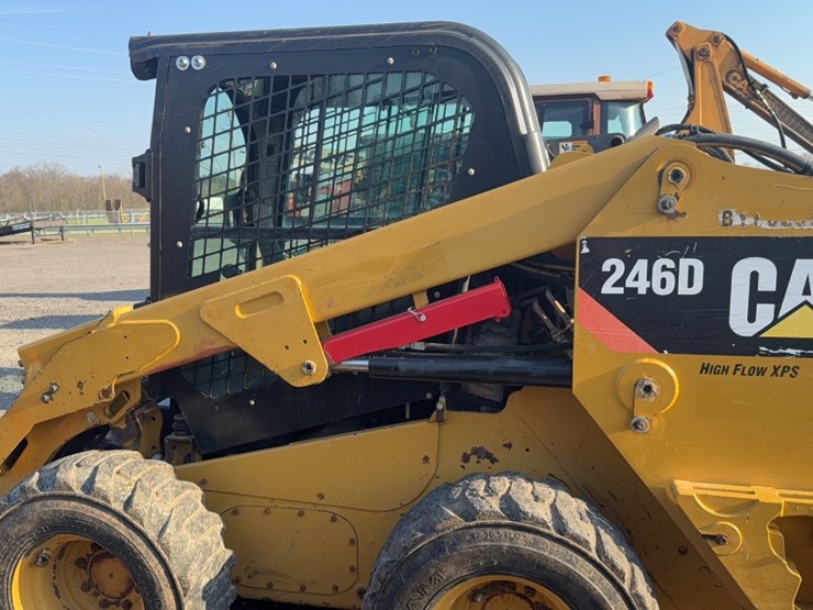 caterpillar-246d-image-12