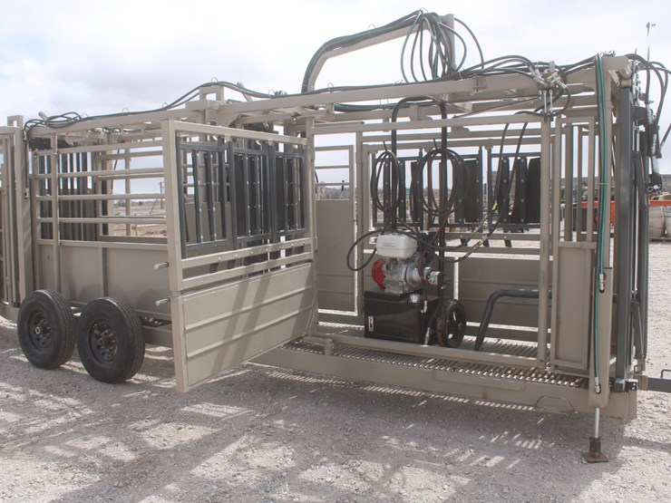#1083-•-new-circle-t-portable-complete-cattle-processing-system-image-57