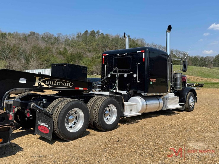 2015-peterbilt-389-image-4