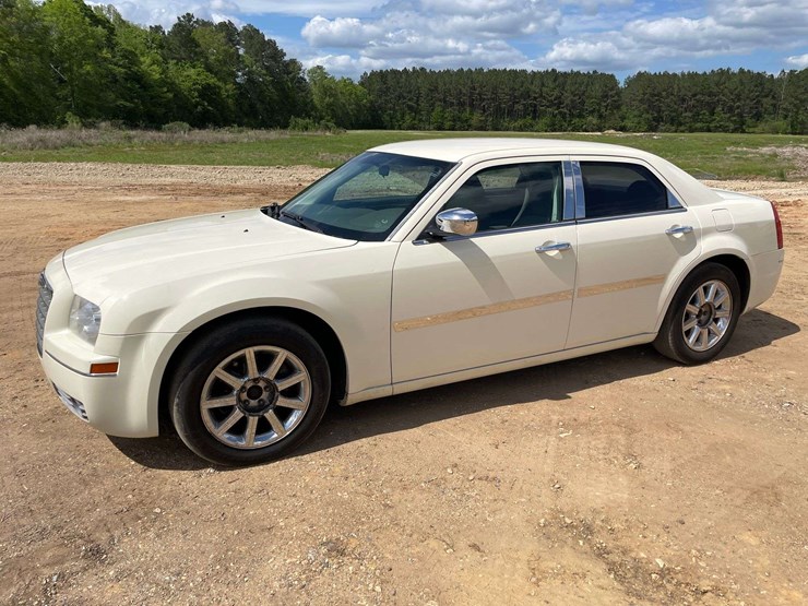 2010-chrysler-300-4-door-sedan-(119,302-miles)-image-1