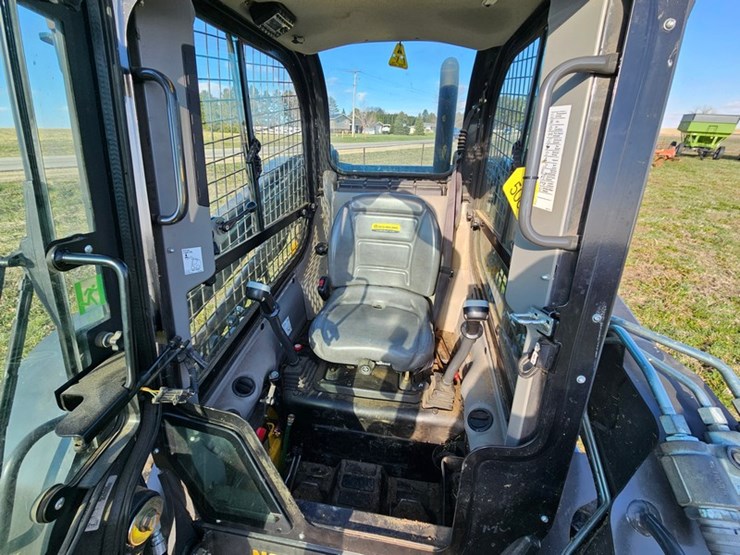 new-holland-l218-image-17