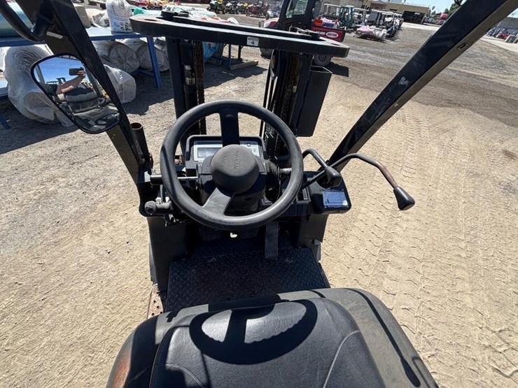 2011-nissan-mcp1f2a25lv-image-17