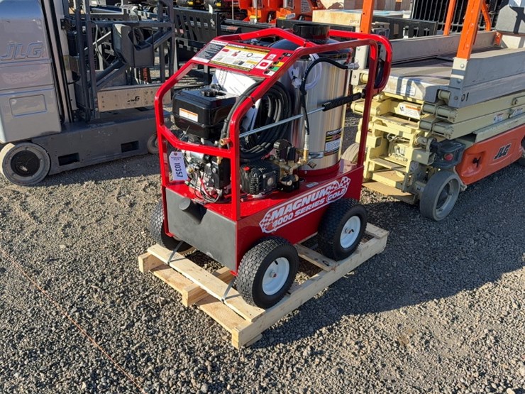 #2089-•-magnum-4000-portable-pressure-washer-image-1