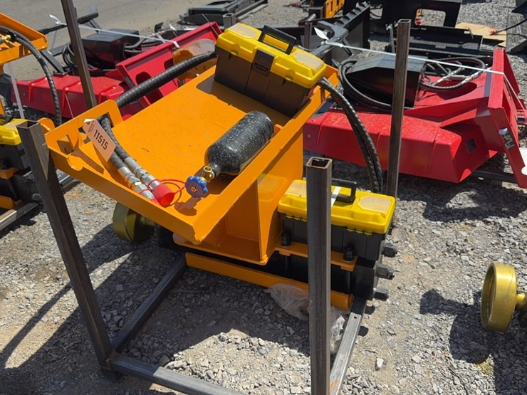 #6087-•-future-skid-steer-hyd-post-driver-image-3