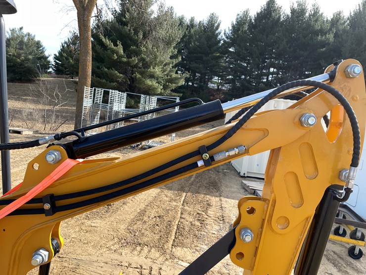 #1037-•-new-ats-rt15r-mini-excavator-image-26