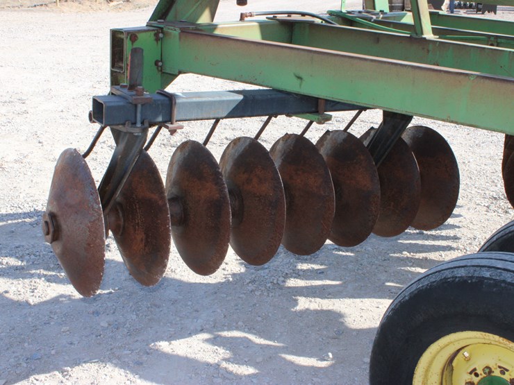 john-deere-235-image-29