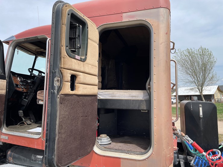 1998-peterbilt-378-image-57