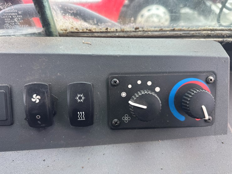 deere-550k-lgp-image-35