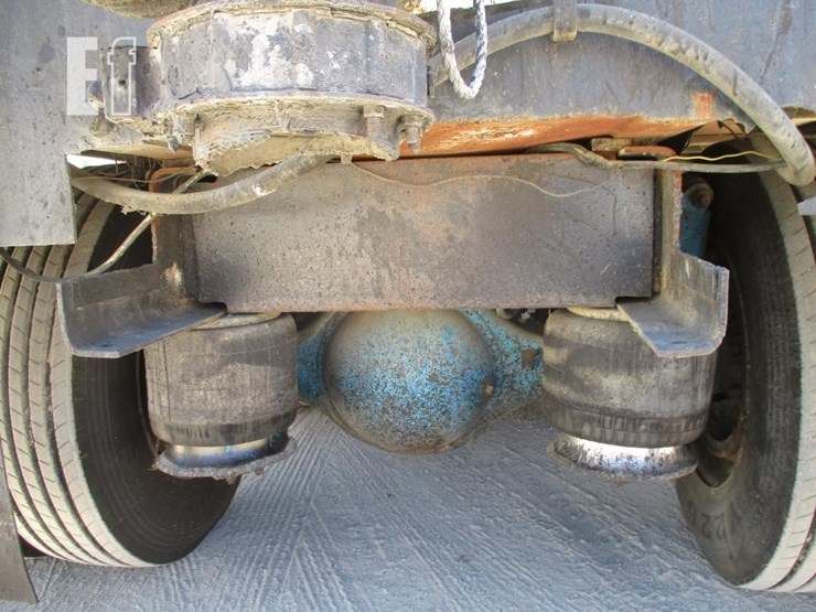 2009-freightliner-columbia-120-image-22