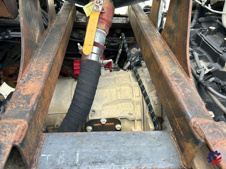 2013-ud-ud3300-s/a-garbage-truck-image-22