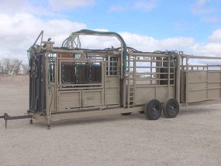 #1083-•-new-circle-t-portable-complete-cattle-processing-system-image-74