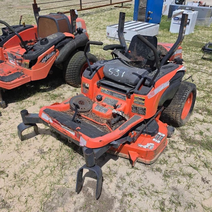KUBOTA ZD221